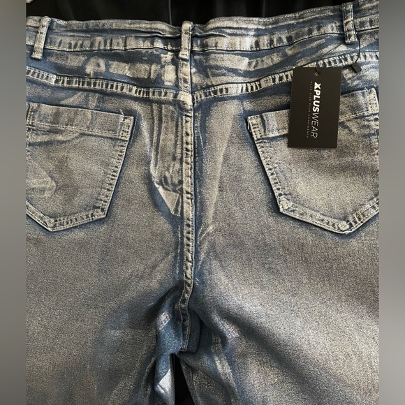Plus size skinny jeans. (New-never worn). The color on model is the true color. - Picture 1 of 6